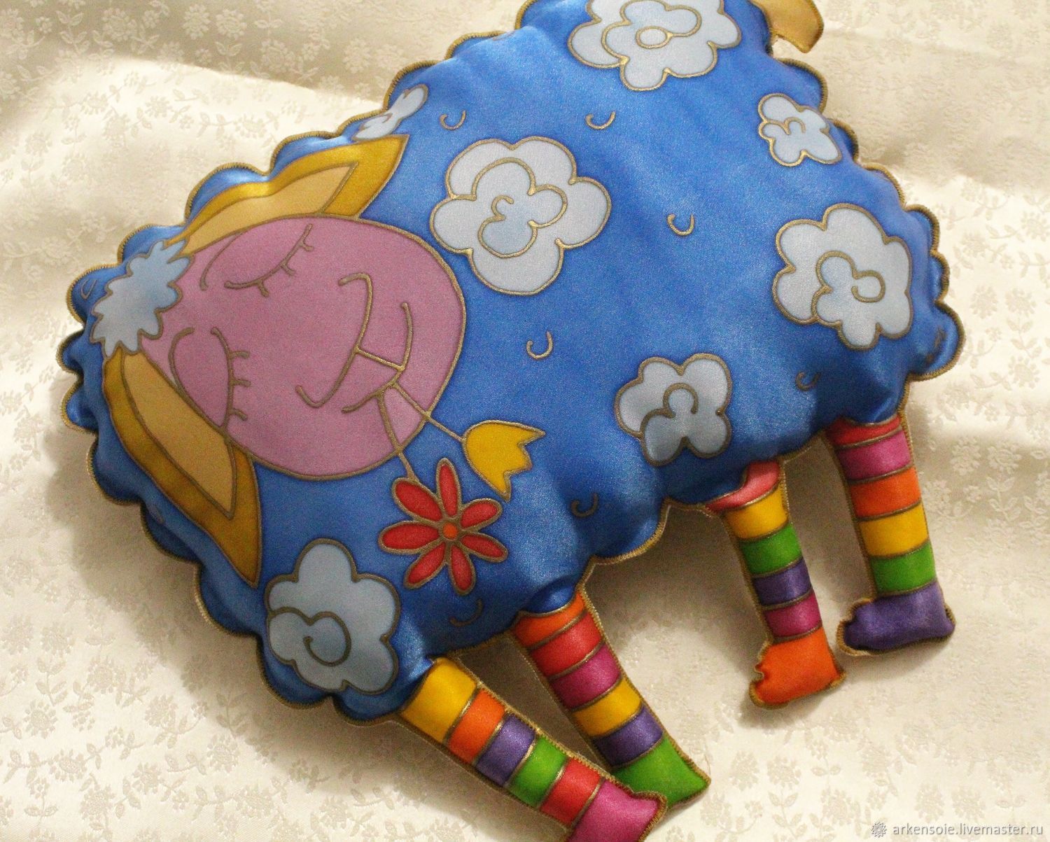 Овечка подушка-игрушка ,ручная роспись, 35х34 см, подарок овнам