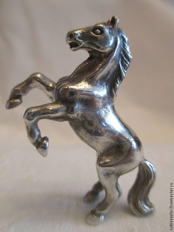 Серебряная фигурка "Лошадь на дыбах"