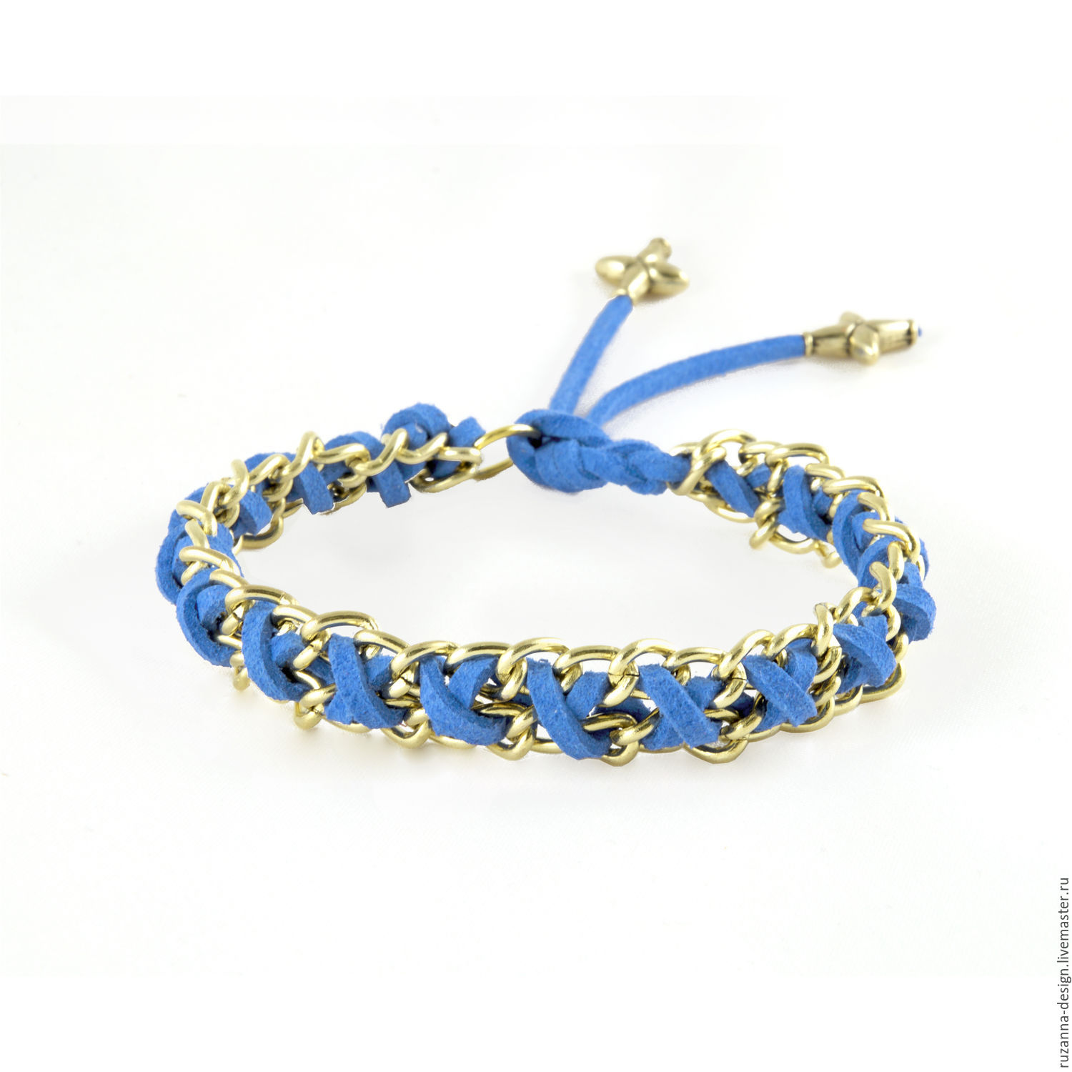 Изящный и стильный браслет с голубым замшевым шнурком