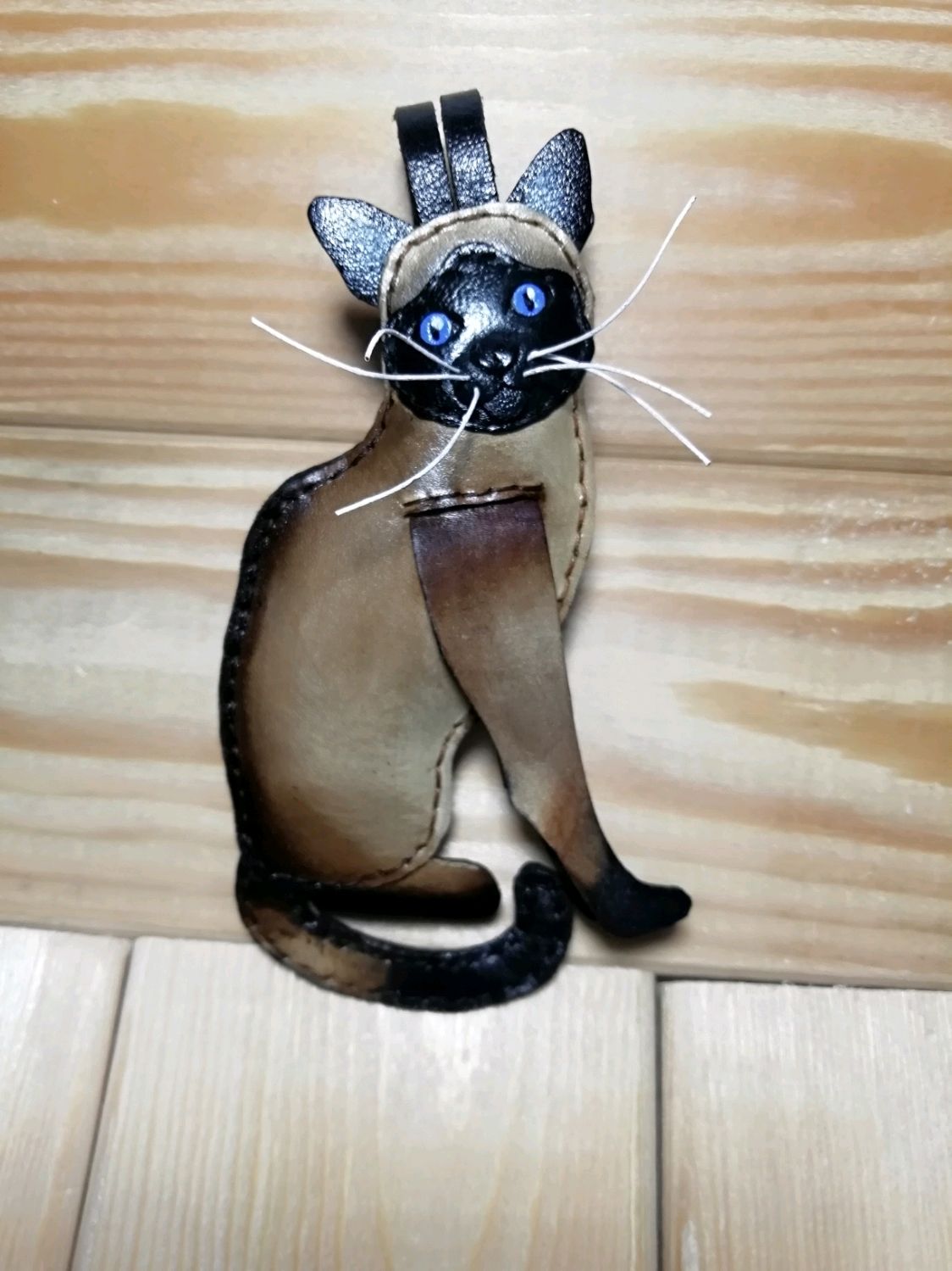 Брелок кот сиамский из кожи