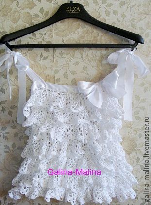 Белоснежное платье для девочки  с воланами и шапочка-беретка