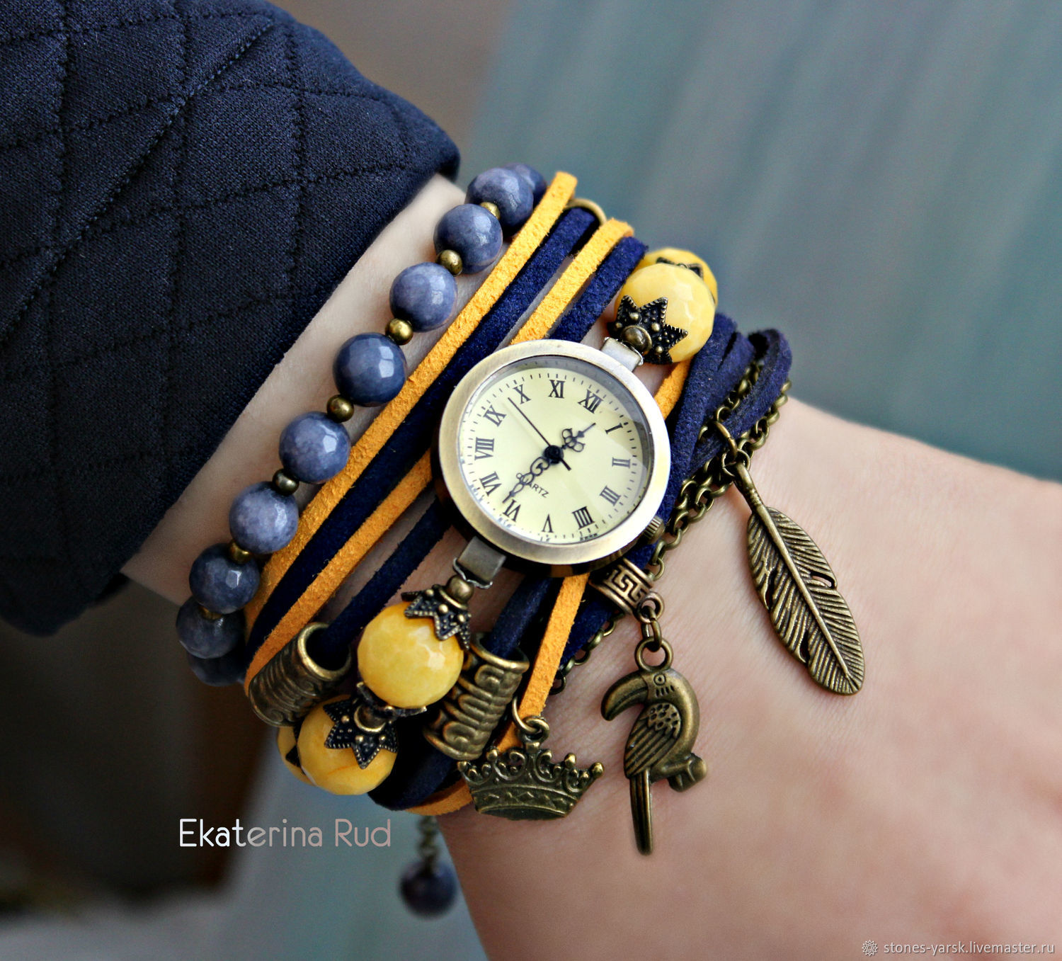 Красивые  женские часы с камнями "Во власти времени"