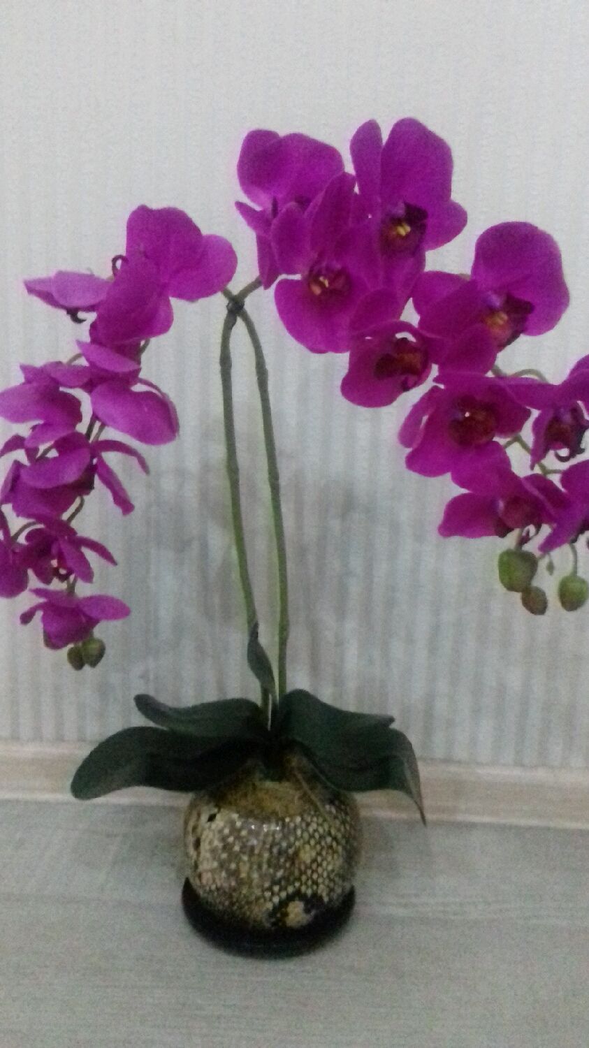 Орхидея -фаленопсис интерьерная композиция (имитация живой орхидеи )