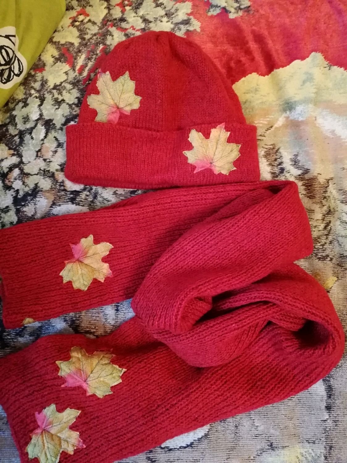 Комплект шапка и шарф "кленовый лист"