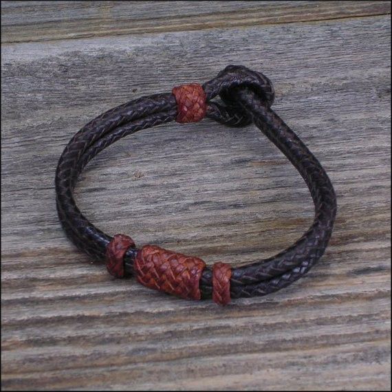Кожаный плетенный браслет с коричневыми элементами