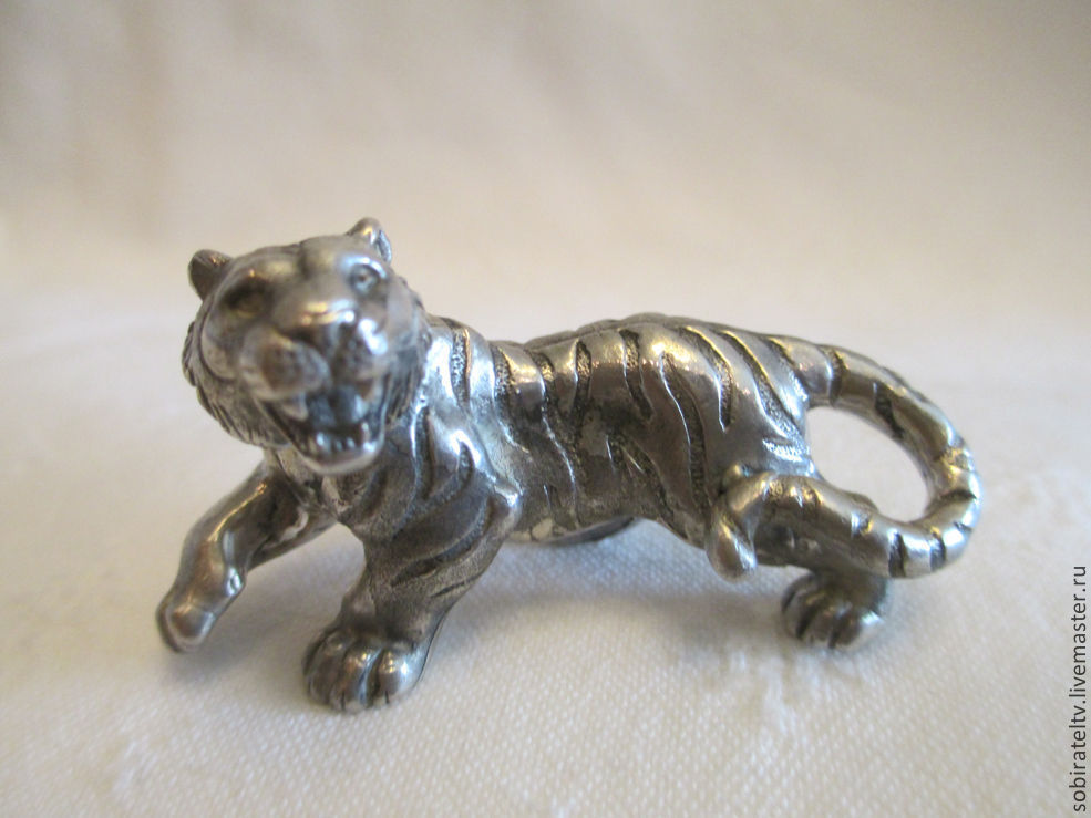 Серебряная статуэтка "Амурский тигр"
