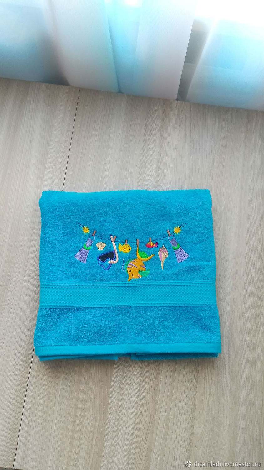 Махровое полотенце с вышивкой 