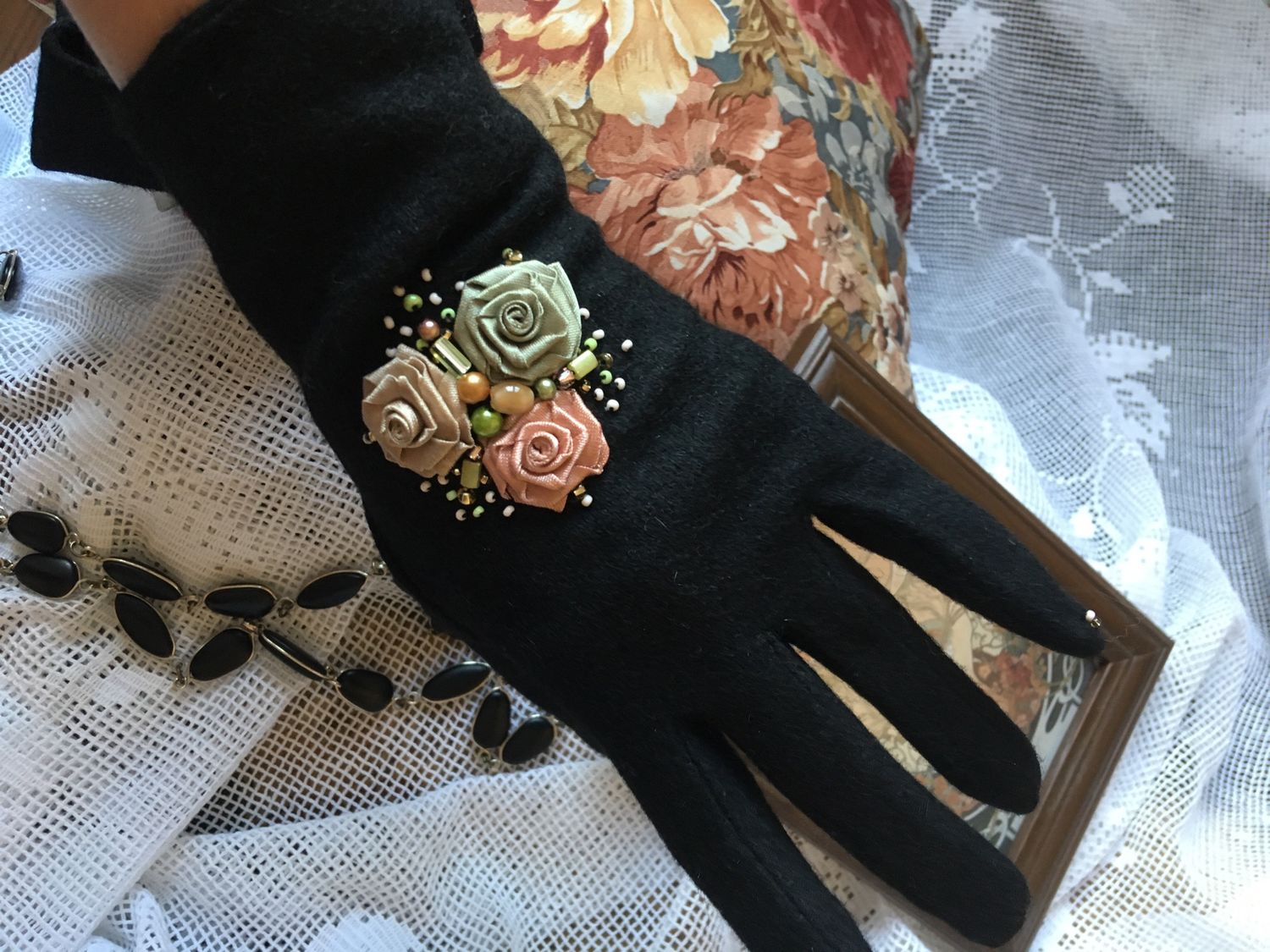 Винтажные кашемировые перчатки с авторским декором