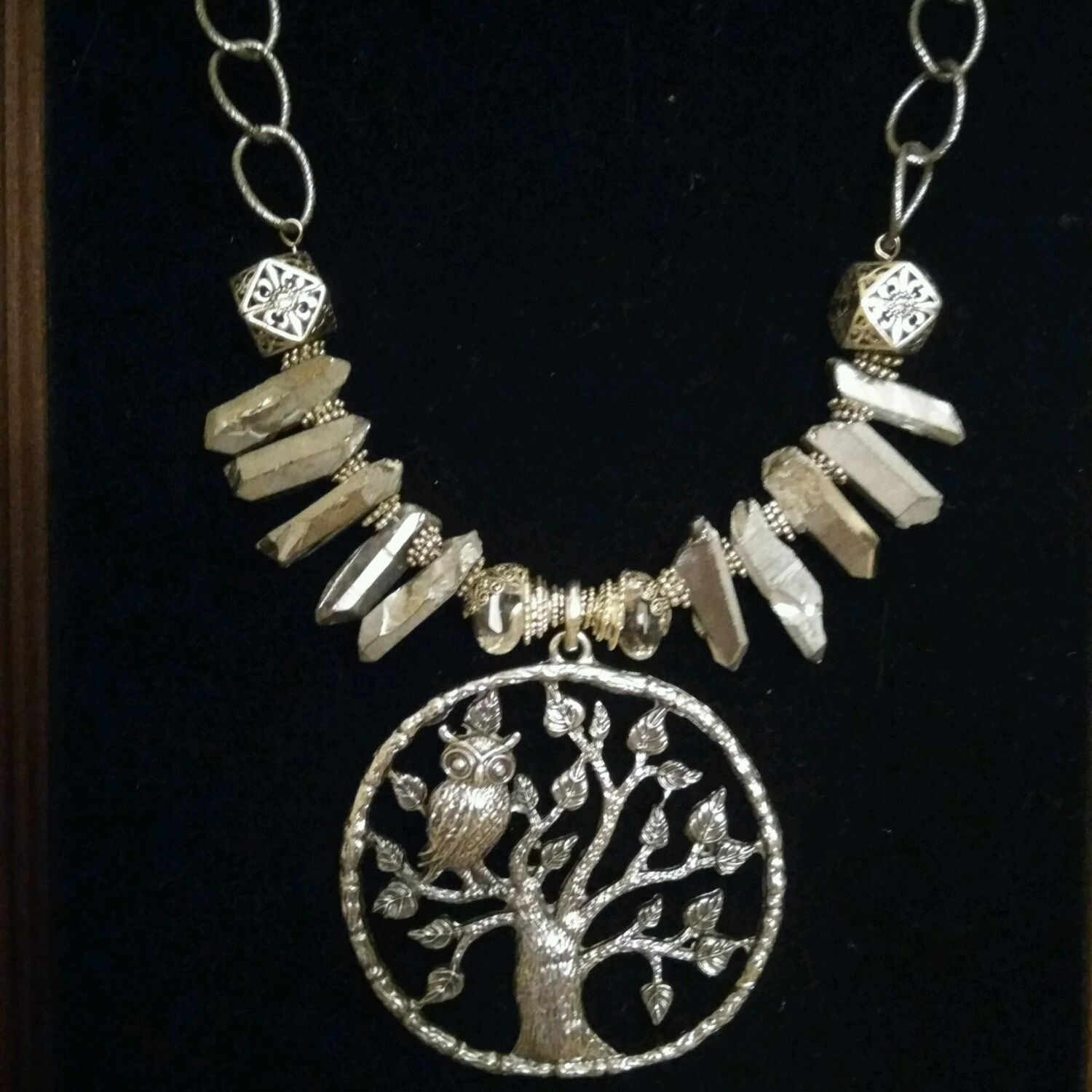 Серебряное ожерелье с деревом и птицей