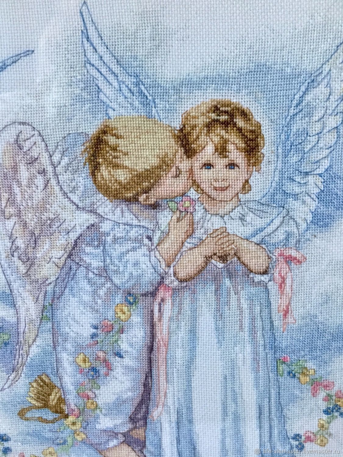 Вышитая  детская картина « Ангелы»