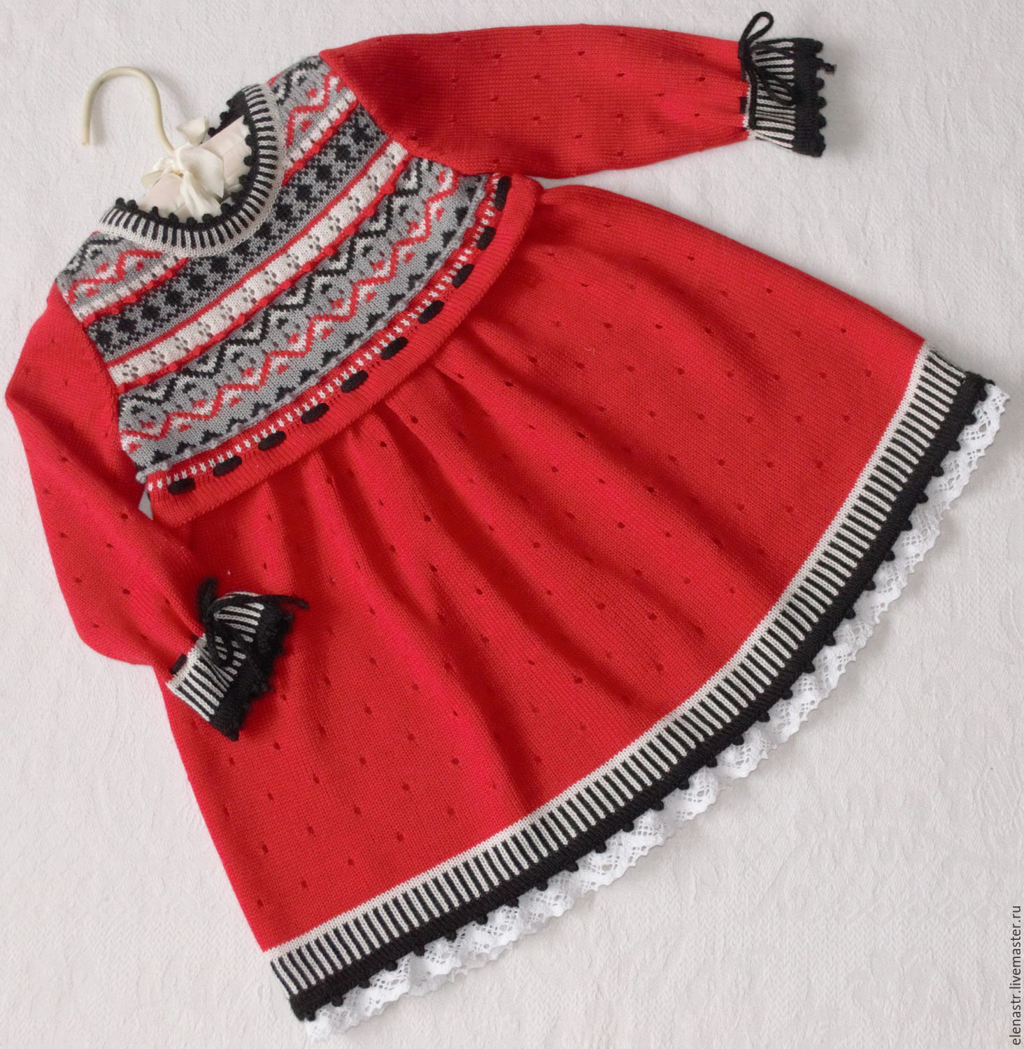 Платье красное для девочки