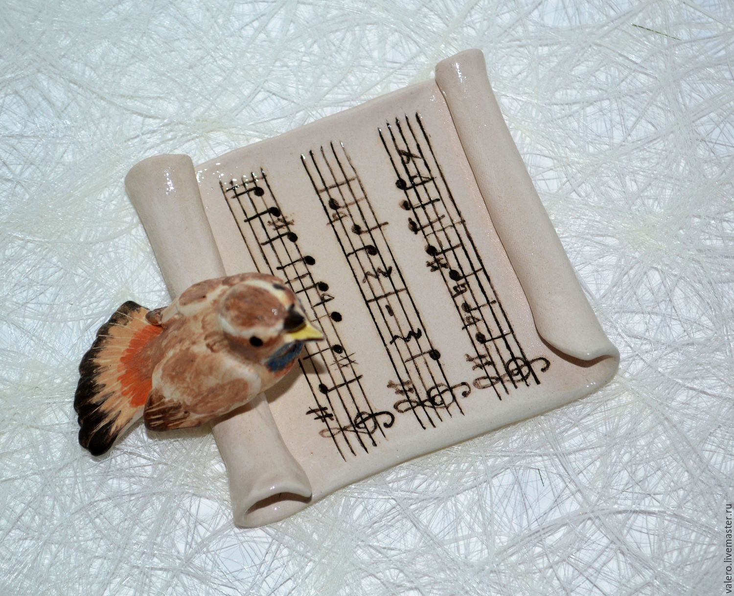 Керамическая тарелка Птичка певчая