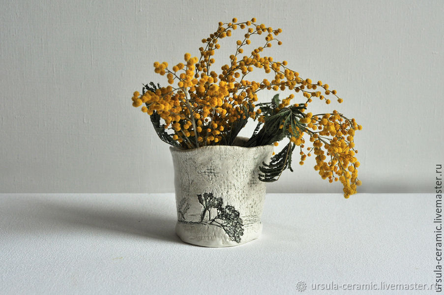 Керамическая вазочка для цветов