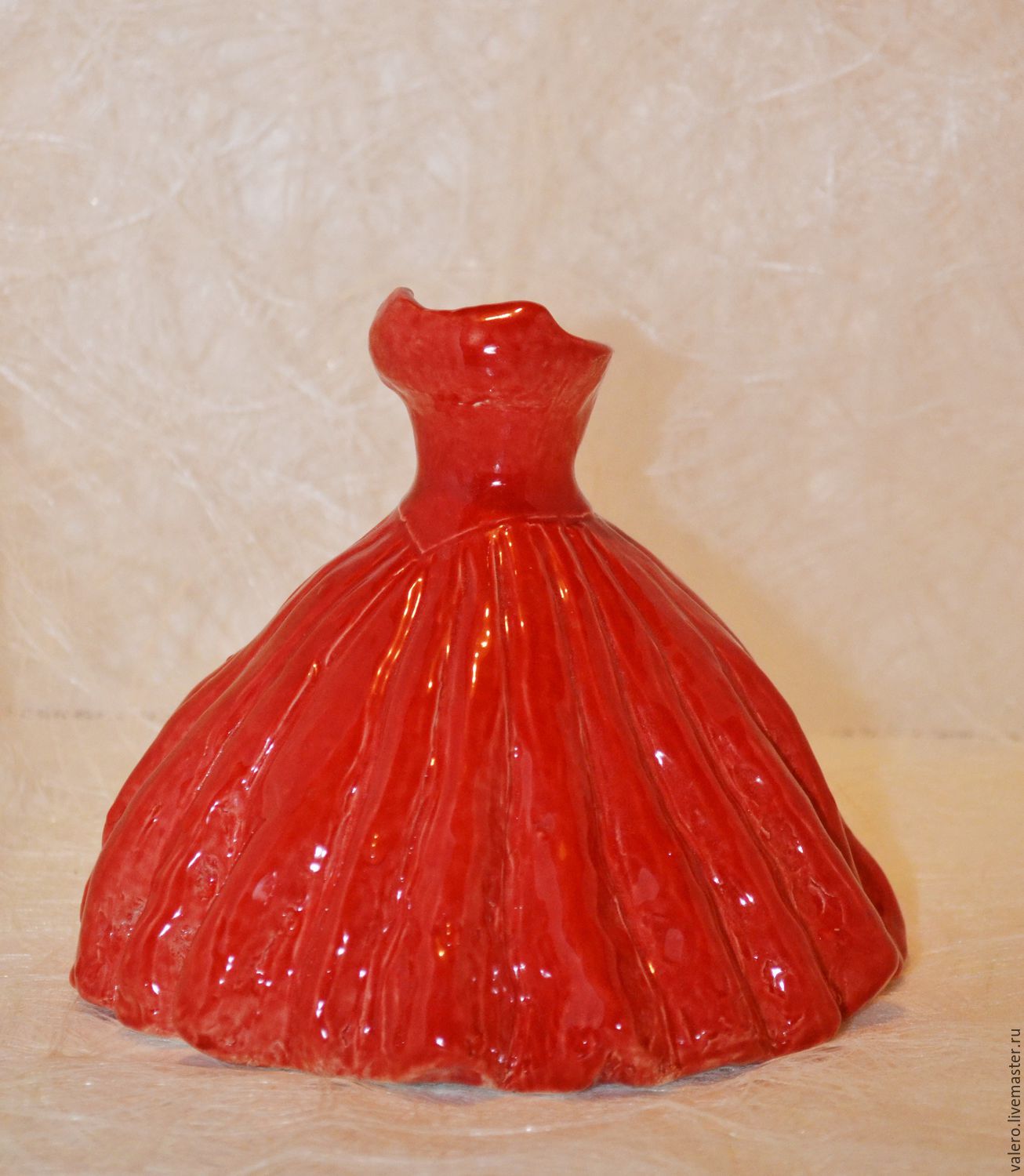 Ваза Красное платье