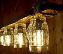 Деревянная подвесная лампа из пивных кружек