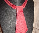 Маленький кожаный галстук