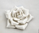 Белая керамическая роза для интерьера