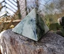 Пирамида из нефрита, натуральные камни