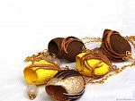 Ожерелье из коконов шелкопряда "Золотой шоколад "