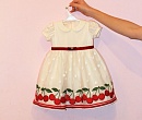 Белое платье для девочки с вишенками  и с красной бархатной ленточкой
